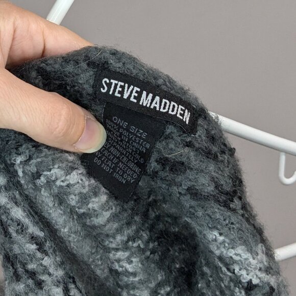 Steve Madden Chunky Woven Plaid Scarf Grey Black - Picture 2 of 2